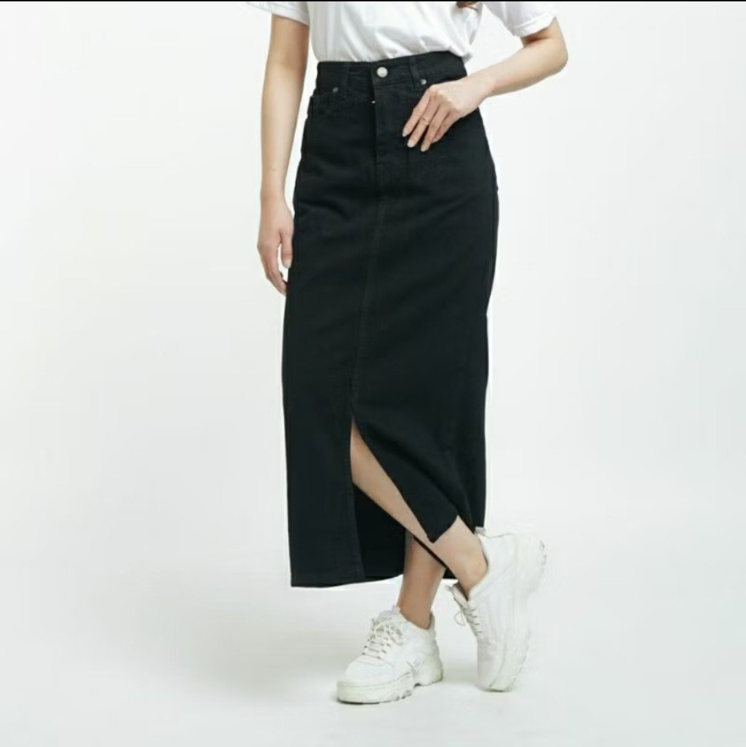 arsahananta's tweet photo. ada yang mau beli ga? 
cardigan alter.cloth 100rb aja belum pernah dipake sama sekali masih baru banget, sama rok jeans ukuran 28 harga nya 90k sama belom pernah dipake juga dari waktu beli, dijual karena lagi BU, dm aja kalo minat yaw thanks 🤟🏻 #preloved #baju https://t.co/EtkgJGGo48