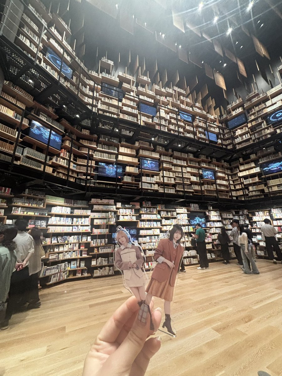karinsakura_'s tweet photo. 念願の何歳の頃に戻りたいのか？のロケ地で
展示もたくさんみて、お土産買って

秋葉原に移動してからは美青ちゃんがVlogで訪れていた焼肉を食べて

大満足の一日！！

楽しかったー！！！😆

#何歳の頃に戻りたいのか
#ところざわサクラタウン https://t.co/EVkGgKE4UO