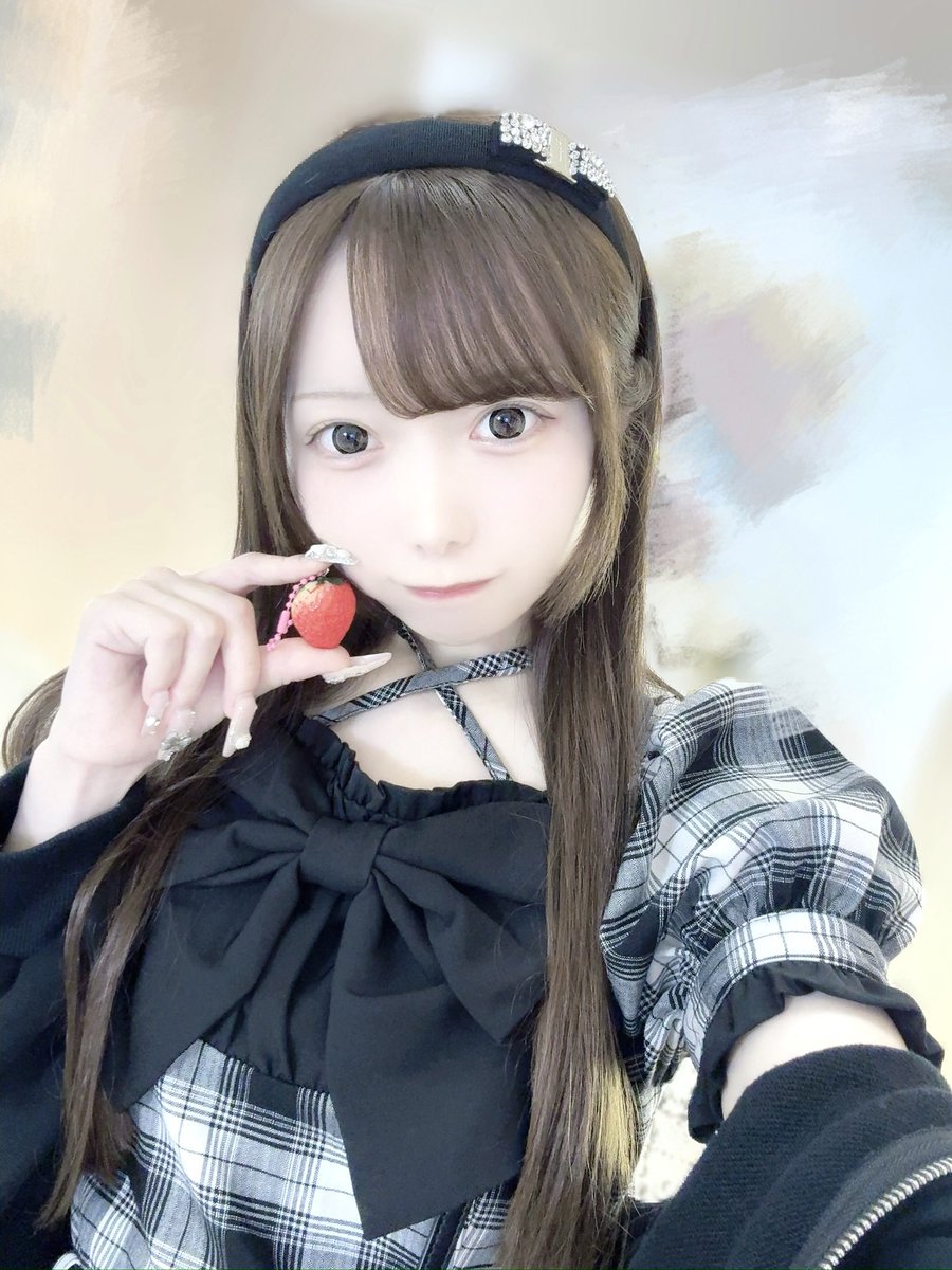 mini__cha_'s tweet photo. さくらんぼが好き🍒いちごも好き🍓 https://t.co/pN37fcKptk