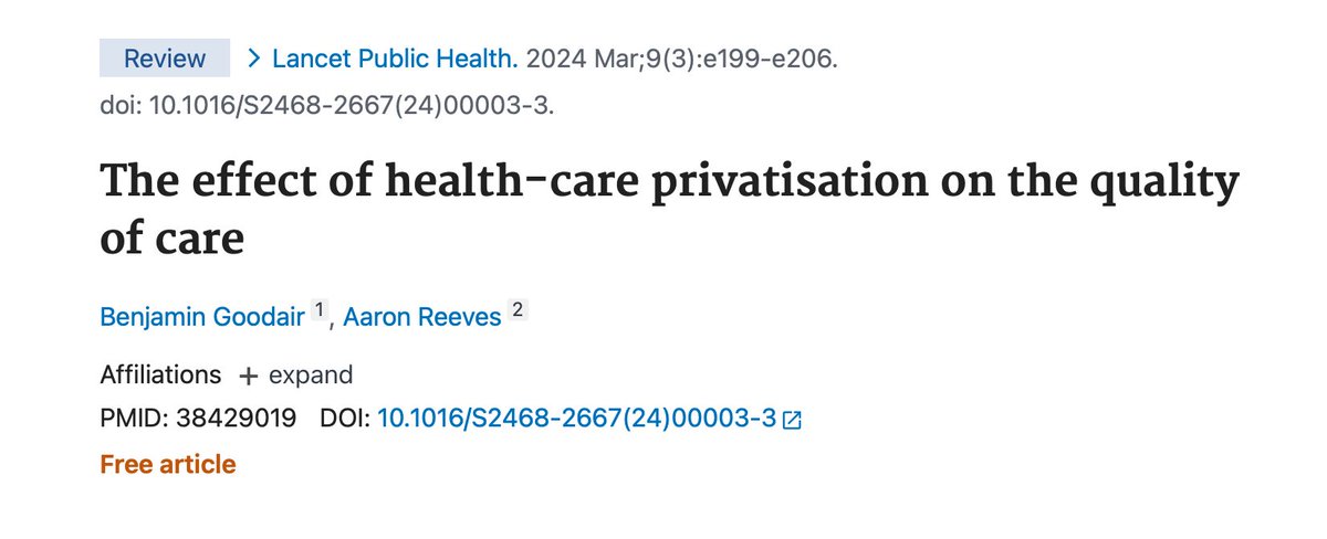 Sanidadtodoa100's tweet photo. Estudio 1: observacional. Analizaron la externalización a empresas con ánimo de lucro en 173 áreas sanitarias del NHS inglés 2013-2020 y evaluaron su relación con la mortalidad tratable (muertes que, en principio, deberían evitarse con una atención adecuada). Resultados: por cada incremento del 1% del gasto externalizado, la mortalidad tratable aumentó un 0,38% al año siguiente. El incremento de la externalización se asoció con 557 muertes de causas tratables adicionales. 
Estudio 2: revisión sistemática sobre el impacto de la privatización sanitaria en la calidad asistencial. Incluyó 13 estudios de 8 países desarrollados (Canadá, Croacia, Inglaterra, Alemania, Italia, Corea del Sur, Suecia y EEUU). En la gestión privada el aumento de la rentabilidad dependió de la selección de pacientes con patologías más rentables, la reducción de costes laborales y la disminución de personal. La mayoría de estudios no encontró mejoras en la calidad asistencial y, cuando se encontrarron diferencias, fueron mayoritariamente desfavorables para los pacientes. 
En conjunto, estos estudios indican que la introducción o expansión de modelos de gestión privada debe evaluarse con cautela. Hasta la fecha no existen pruebas sólidas de que mejore la calidad asistencial y, en algunos escenarios, se ha asociado con peores resultados clínicos para la población.