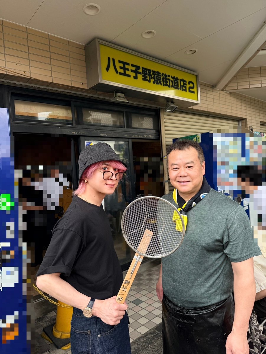 SAK_SAK_SAKUMA's tweet photo. ラーメン二郎 野猿街道店2 のセイマ店長！沢山ありがとうございます (^^) 
湯切りの持ち方も教えていただきましたw https://t.co/75aintjJIl