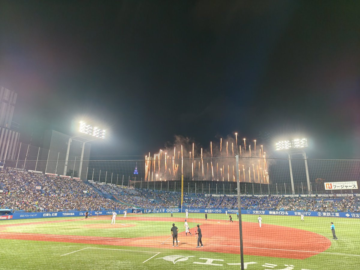 alltimealltime's tweet photo. 15分遅れであがる花火 https://t.co/cP0BI6TvqU