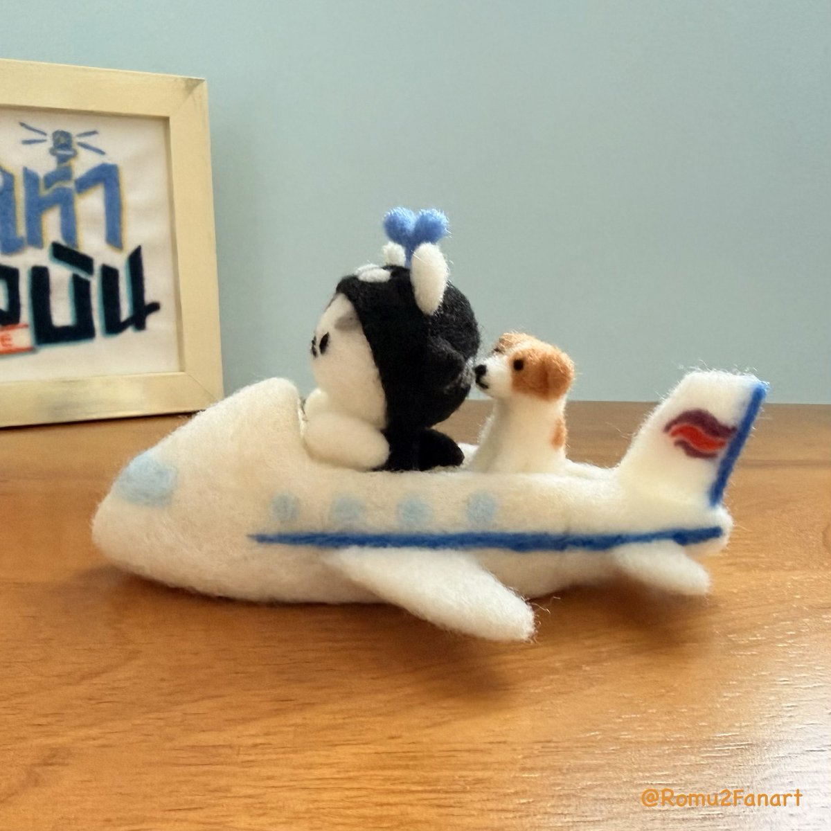 Romu2Fanart's tweet photo. 前から撮るとポルカサンのヒレに犬が隠れちゃうのでさっきのは縁に置いてますが、ちゃんと乗れる仕様です🐶✈️ https://t.co/BFd4nSgiq3
