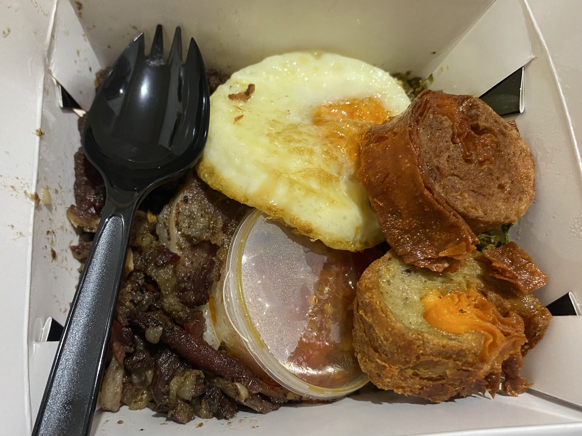 Jakartalk's tweet photo. Gue Simple
Gue Persija
Gue Laper
Gue Order Se’Indonesia

Nasi daun jeruknya nyandu no debat! https://t.co/XMOWgvqXXm