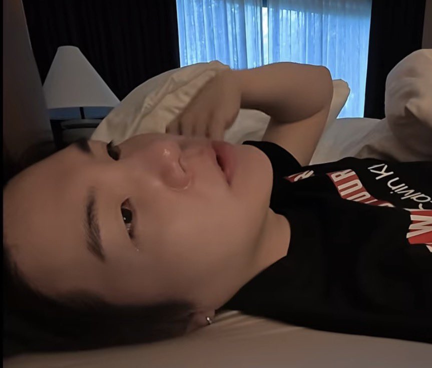 oilSGTH's tweet photo. เอ็นดูยุนกิเพิ่งตื่น หาวแล้วน้ำตาไหล55555 https://t.co/8SYlZFLAR5
