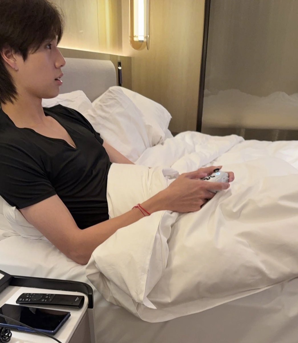 yejin_x2j's tweet photo. จริงนะไอ้มุมไีรแบบนี้เขาจะแอบถ่ายเพื่อนแบบนี้ไปทำไมไม่ใช่มุมหลุดด้วยพี่มีเพื่อนมา30กว่าปีพี่ไม่เคยทำแบบนี้กับเพื่อน สิ่งนี้พี่ทำกับพ่อของลูกพี่คนเดียว เด็กผู้ชายเขาเล่นกันแบบนี้อ่อวะ 🫠🫠 https://t.co/PIvOK4znON