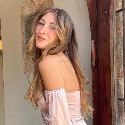 NinaRicci_us's tweet photo. Dana Petrenko e Daniel Goltman, 23 e 24 anni. Hanno provato a fuggire dal Nova ma Dana ha avuto un attacco di panico ed è crollata a terra. Daniel si è sdraiato accanto a lei per proteggerla. Sono stati  entrambi assassinati dai terroristi. 

יהי זכרם לברכה https://t.co/5drtQfrLTr