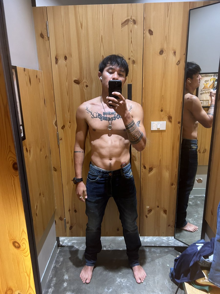 Ozeeoos134's tweet photo. 👖😌 https://t.co/2O2z4yQqaX