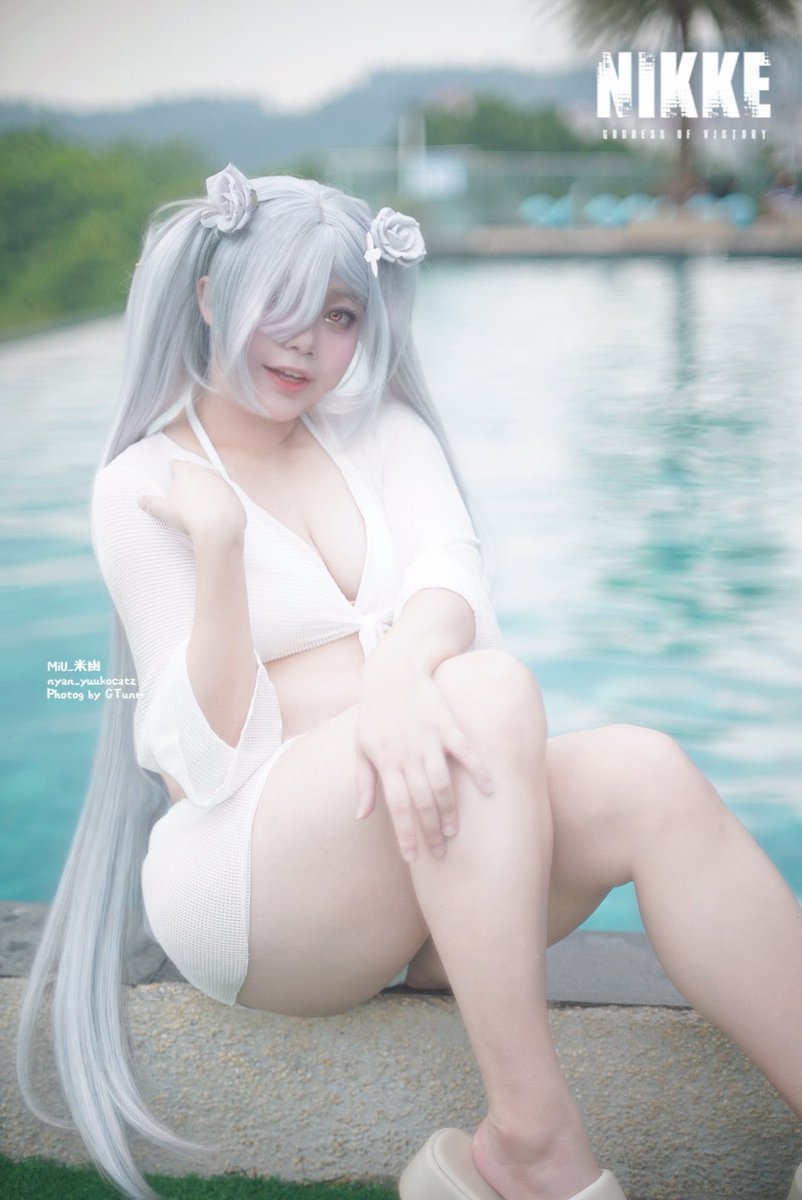 Yuuko_Catz's tweet photo. Can we stay by the pool a little longer? 🤍Prince？

#NIKKE #NIKKEcosplay #NIKKESUMMER2026 https://t.co/oHvUU3rTtS