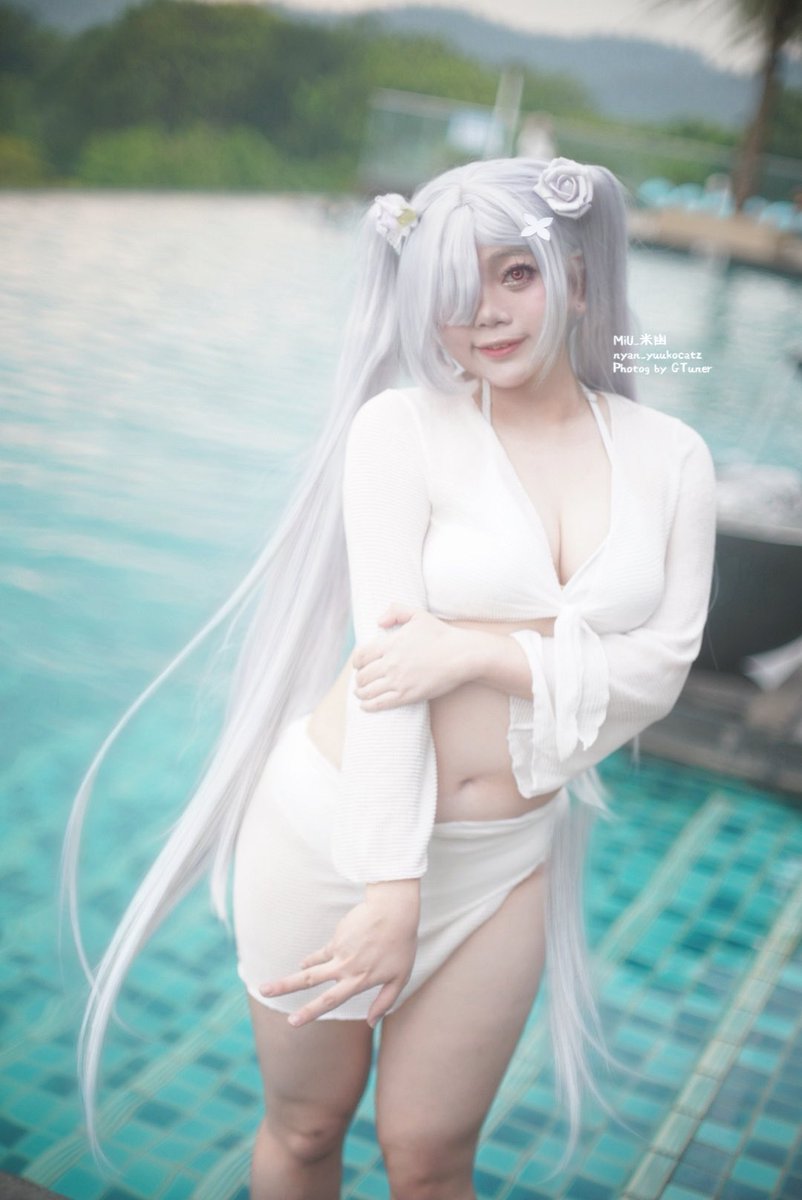 Yuuko_Catz's tweet photo. Can we stay by the pool a little longer? 🤍Prince？

#NIKKE #NIKKEcosplay #NIKKESUMMER2026 https://t.co/oHvUU3rTtS