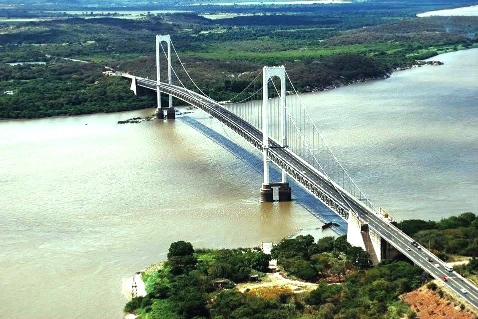 MarioBuffone70's tweet photo. PUENTE ANGOSTURA. #Anzoategui #Bolivar. La primera piedra se puso el 19/12/1962, fue construido entre enero de 1963 y diciembre de 1966 e inaugurado el 6/1/1967 (Betancourt y Leoni). Fue el primer puente que atravesó el río #Orinoco. Mide 1.678,5 mts. #ObrasDeLaDemocracia https://t.co/SXvwhvxQQS