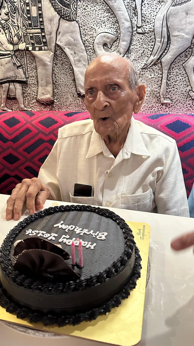 DoctorLFC's tweet photo. My grandad is now 101 not out. 🙏🏽 https://t.co/S7vsTrniSp