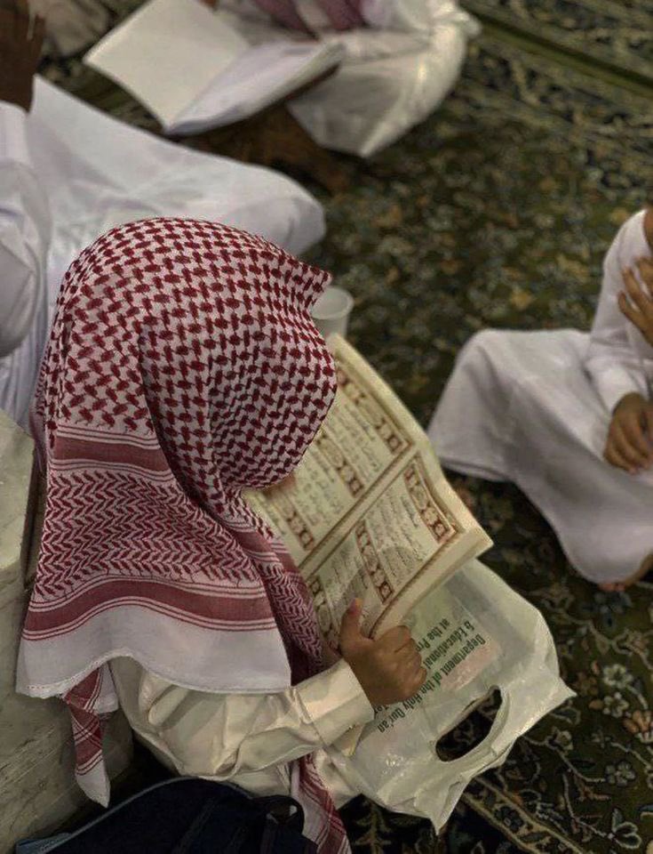 Al_SaRa0o's tweet photo. قال العلامة السعدي رحمه الله:

"علمُ القرآن حفظًا وتفسيرًا أسهل العلوم
وأجلُّها على الإطلاق، وهو العلم النافع
 الذي إذا طلبه العبد أُعين عليه"..

📚 تفسير السعدي 
#فضفضة_حافظ https://t.co/qD1hzfWHWh