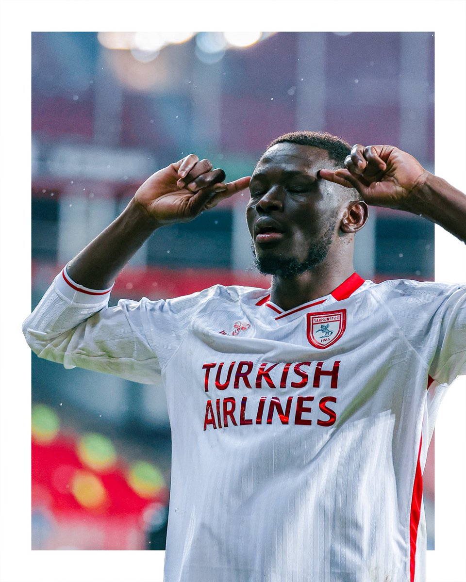 Samsunspor's tweet photo. Bu sezon birlikte birçok unutulmaz an yaşadık... ❤️🤍 
Peki sizin için sezonun en heyecan verici anı hangisiydi? 😍💬 
#Samsunspor #AtatürklüArma https://t.co/FfktEv3nfb