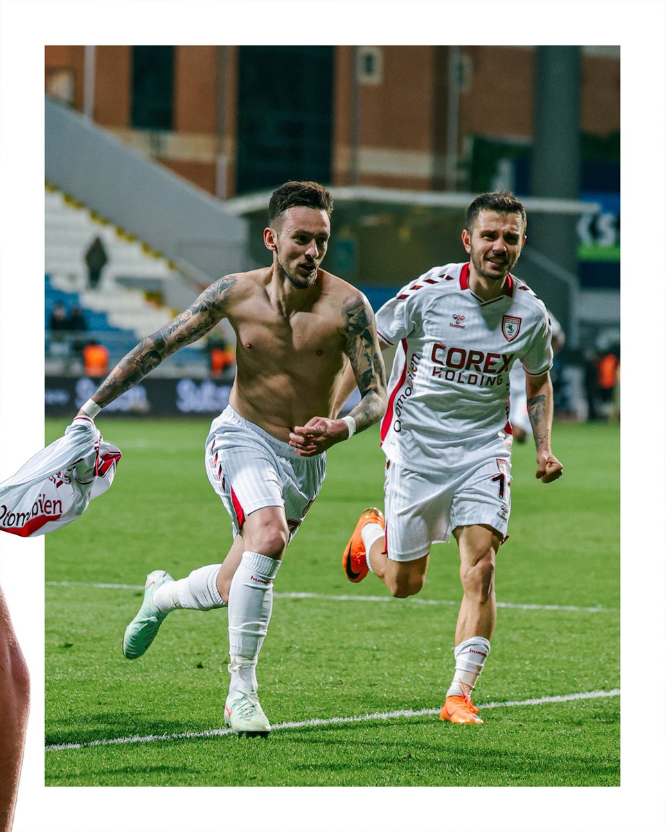 Samsunspor's tweet photo. Bu sezon birlikte birçok unutulmaz an yaşadık... ❤️🤍 
Peki sizin için sezonun en heyecan verici anı hangisiydi? 😍💬 
#Samsunspor #AtatürklüArma https://t.co/FfktEv3nfb