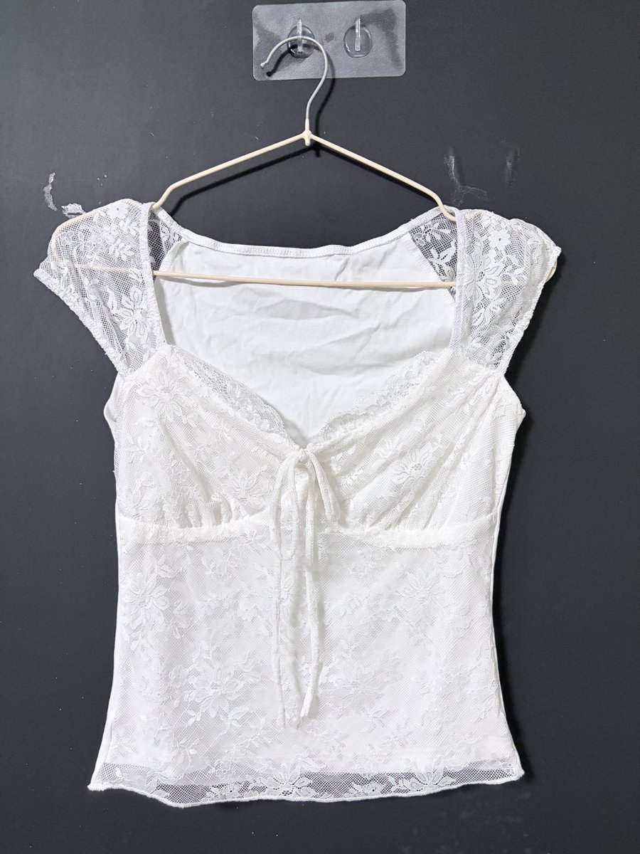 amyourbib's tweet photo. #ส่งต่อเสื้อผ้า #ส่งต่อเสื้อผ้ามือสอง #ส่งต่อเสื้อผ้าราคาถูก
📍Mysis Luna Lace Tie Top 
Size S (อก38-26) สีขาว ลูกคุณมากกก
🏷️ ราคา 190฿ รวมส่ง (from373฿)
ใส่ครั้งเดียว สภาพกริบ99% https://t.co/9scP6eRu4R