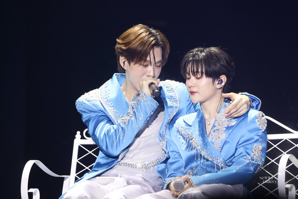 newwy_Gallery's tweet photo. ขอบคุณนะ ที่เป็นต้นฟ้าไต้ฝุ่นที่สมบูรณ์แบบขนาดนี้
LAST MEMORY WITH  FOUREVER YOU

#FoureverYouFareWellParty
#บีเวอร์ต้นหลิว 
#Bevertonliew #Bbverpj #tonliewmtp https://t.co/eh5XrHvGQg