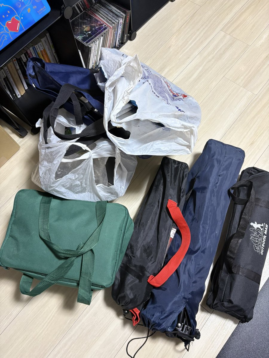 0meimi0's tweet photo. おとんから
キャンプ用品を借りたぞ！！！
なんか思ったより多いぞ！！！！！ https://t.co/rORX7wuHOE