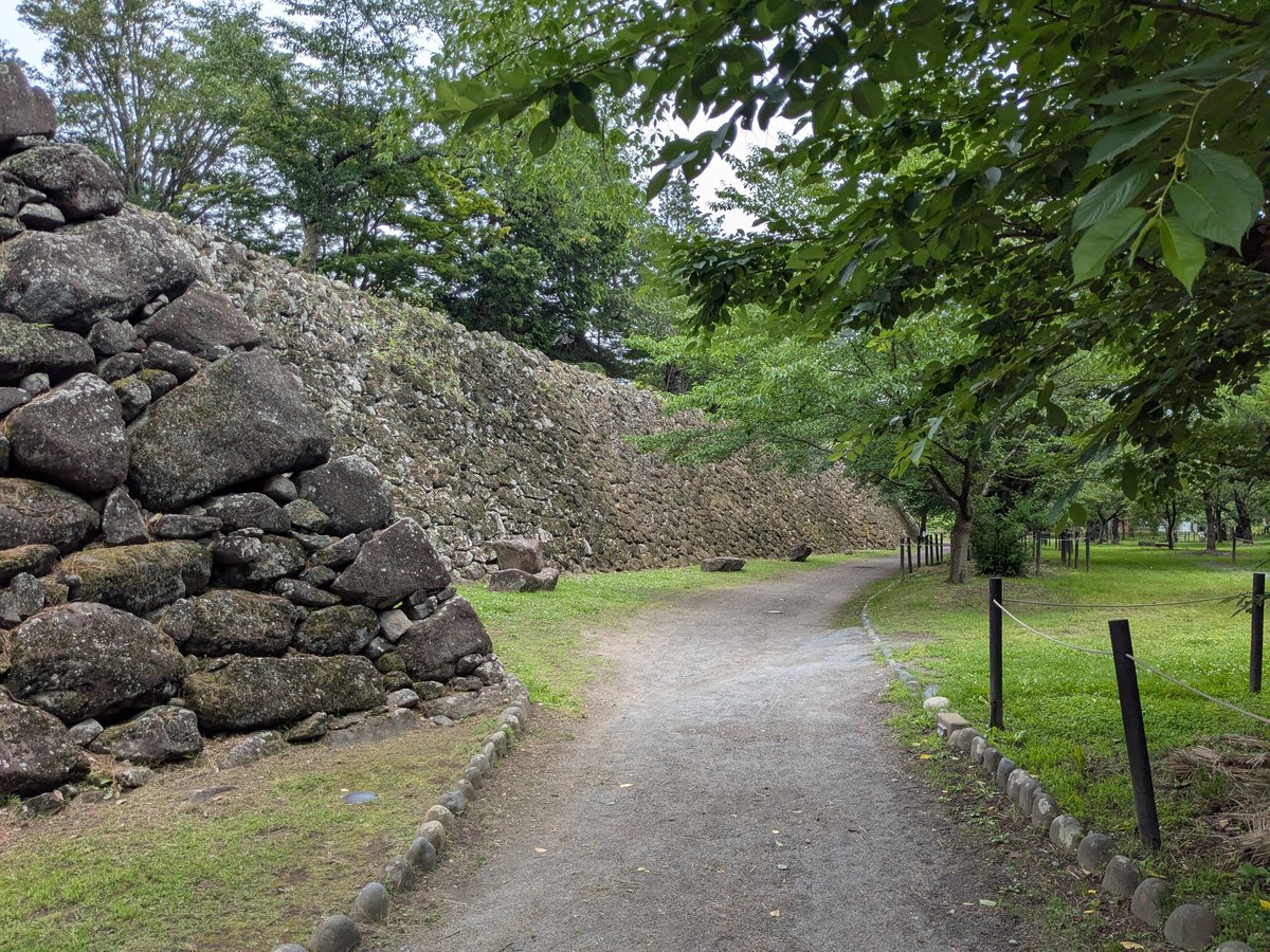 13km500's tweet photo. 小諸城址懐古園
小諸城跡を利用した城址公園。
公園内の小諸市動物園は県内で最古、日本国内でも5番目に古い動物園らしい。 https://t.co/P1RCPJVSKD