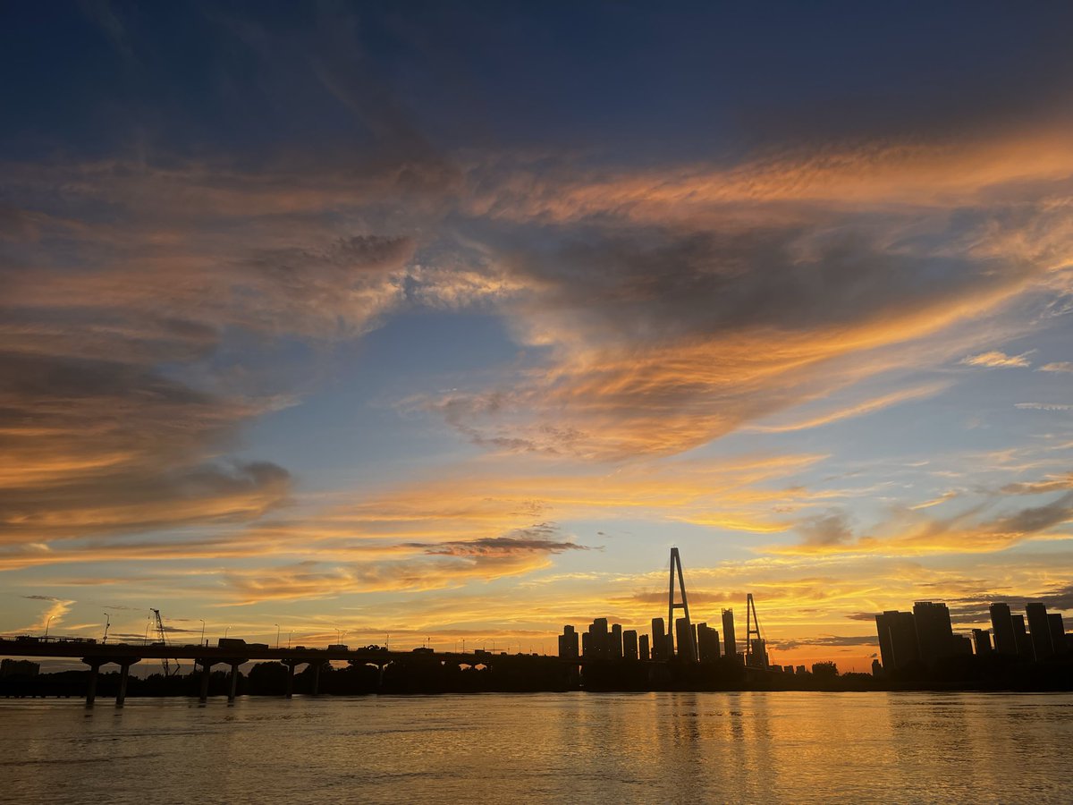 axuecloud tweet picture