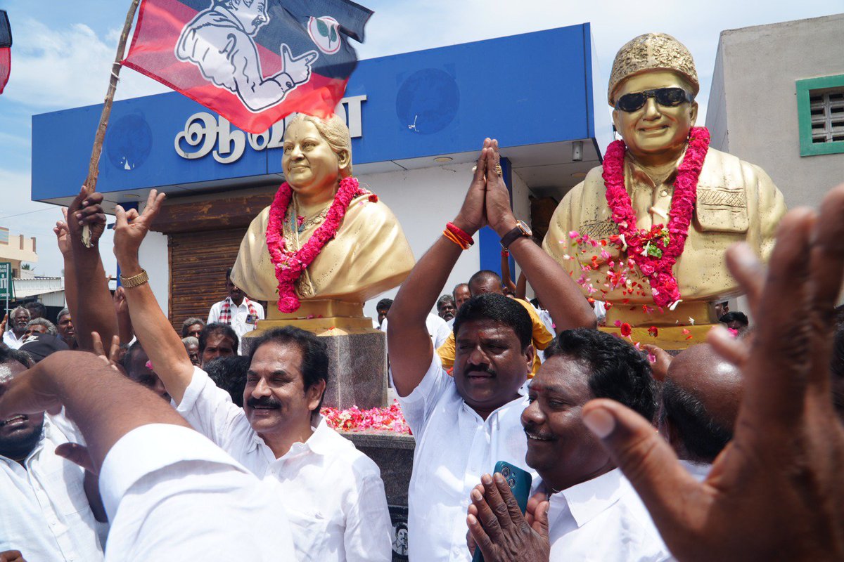 Praveendpn's tweet photo. @itzproudloser Today viralimalai admk new district secretary meeting 🌱🌱🌱  there is no end for admk https://t.co/vwbrSun5dV