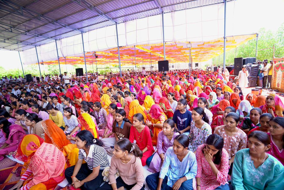 DharmendraS_inc's tweet photo. साथ ही EWS आरक्षण पर उपस्थित जनसमूह के साथ विस्तार से चर्चा हुई एवं सब ने एक स्वर में जयपुर आने का आश्वासन दिया। https://t.co/NZlu7AGHbo