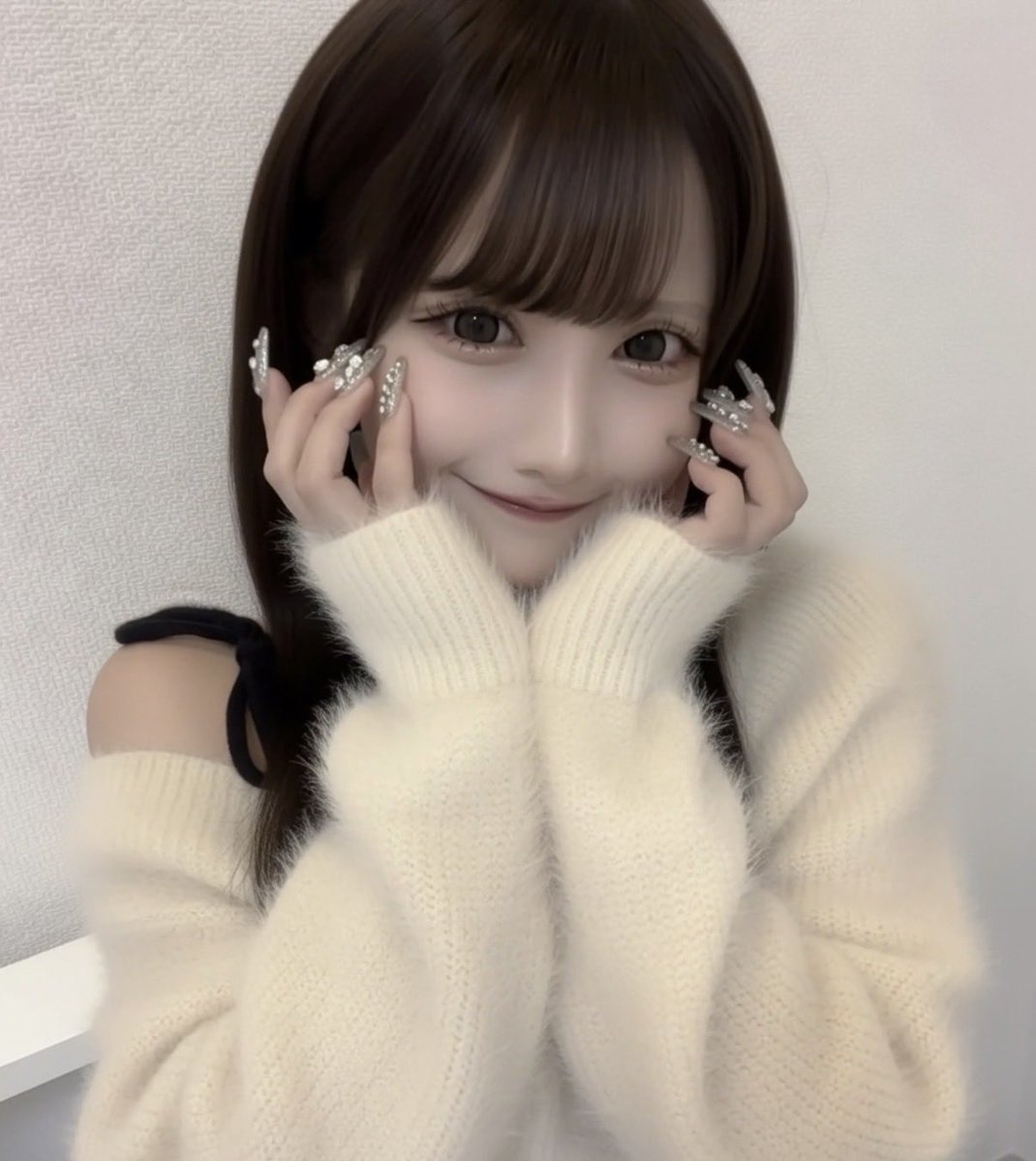 senadayooo0111's tweet photo. 自己紹介します🫶

2006年生まれの高卒社会人、せなです！

見た目で少しギャルっぽいって言われるけど、意外と小説読んだり文章書いたりするの好きです✍️

同年代もいいけど、年上の人とお話するのが好き🥰
落ち着いてる人とか、ちゃんと会話できる人が好きかも。

普段はゆるーく投稿したり、
リプやDMでお話したりしてます。

noteには普段SNSで言わないこと書いたり、写真集も上げたりしてるよ📖

ちょっとでも気になった人は、
フォローして話しかけてほしいです🥺

雰囲気のわかる写真を載せるので、
どれが好きか教えてね🫶