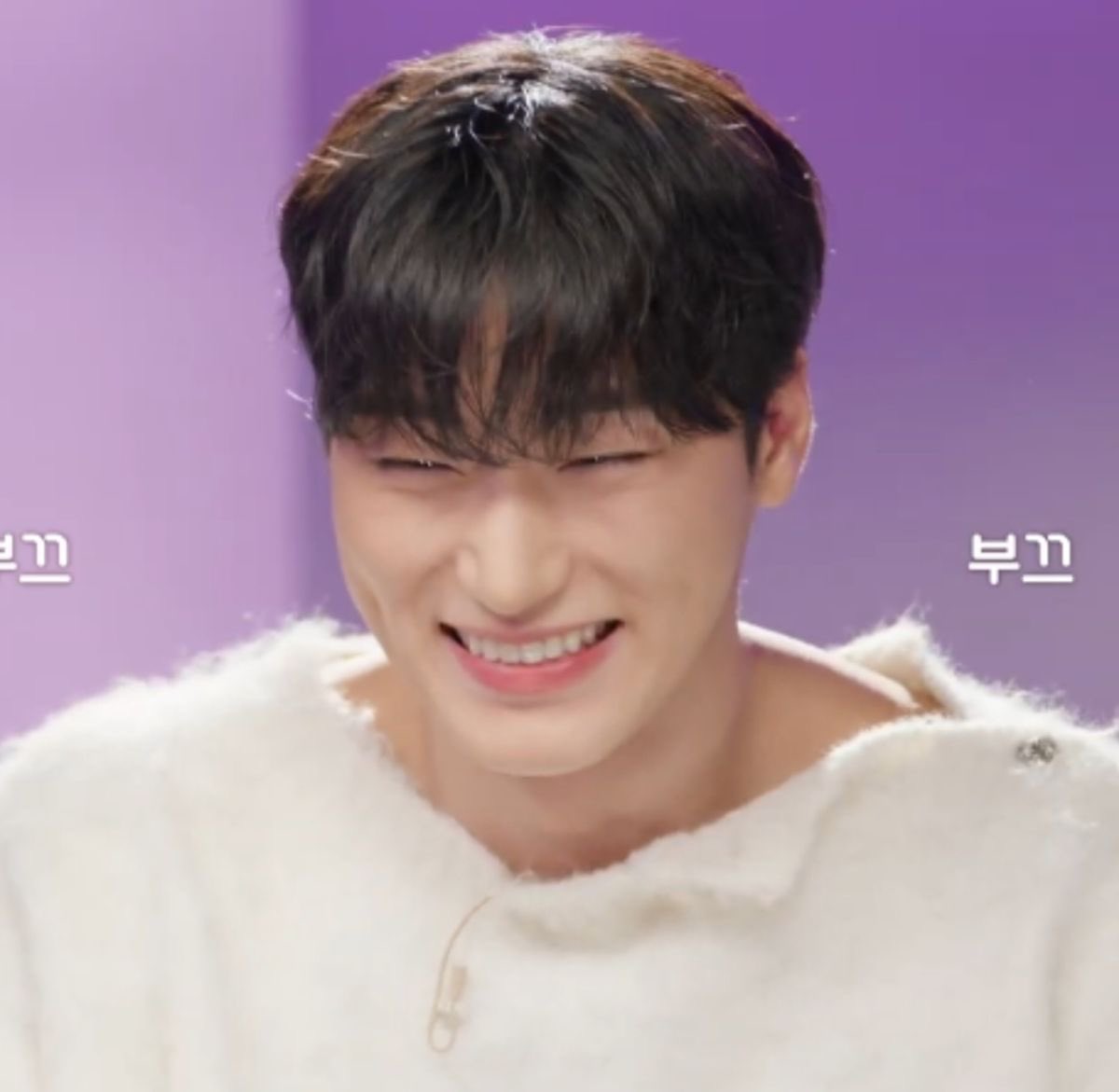 bewthscnez_'s tweet photo. ขออนุญาตตั้งแผงนะค้าบ น้องชื่อชเวซาน จากวงเอทีซ ( ATEEZ ) คับ 99 ไลน์ ตำแหน่ง ลีดโวคอล ร้องเก่ง เต้นดี ดีกรี Global Ambassador ของ Dolce & Gabbana ยิ่งเฟเชียลเอ็กเพรสชั่นไม่ต้องพูดถึงเต็มสิบไม่มีหัก เต้นสะบัดเต็มที่เหมือนวันนี้เป็นวันสุดท้าย นิสัยใจดี อบอุ่น อาจจะมีบ๊องบ้างตามประสา แต่เวลาอยู่กับแฟนๆคือน่ารักมาก ผลงานเพลงเดี่ยวชื่อเพลง CREEP ในอัลบั้ม GOLDEN HOUR PT.3 In Your Fantasy Edition เคยร่วมแสดงงานโคลเชลล่าปี 2024 ถ้าชอบการแสดงจัดเต็ม เพิฟแน่น ได้ทั้งร้อง เต้น และเฟเชียลเอกเพรซชั่นขอแนะนำเอทีซค่ะ ไม่ทำให้ผิดหวังแน่นอน และหากสนใจแนะนำดูรายการ kingdom: legendary war ตัวเองจะได้เห็นเพิฟและเวทีตระการตาสุดๆ ขอขายอีกทีเพลงที่ cover หลายๆเพลงก็ดีมากอีกด้วยว่างๆเข้าไปดูกันได้ในท่อแดงนะครับ และสามารถติดตามได้ที่ช่องทางอินสตราแกรมชื่อ: Choi3an มาเป็นเอทินี่ด้วยกันน้าา 🫶🏻