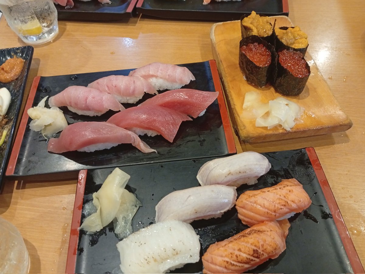 Yshima818's tweet photo. 寿司は寿司屋で食べましょうw

#フォロバ100絶対　#相互フォロー https://t.co/LgVjtKplxn