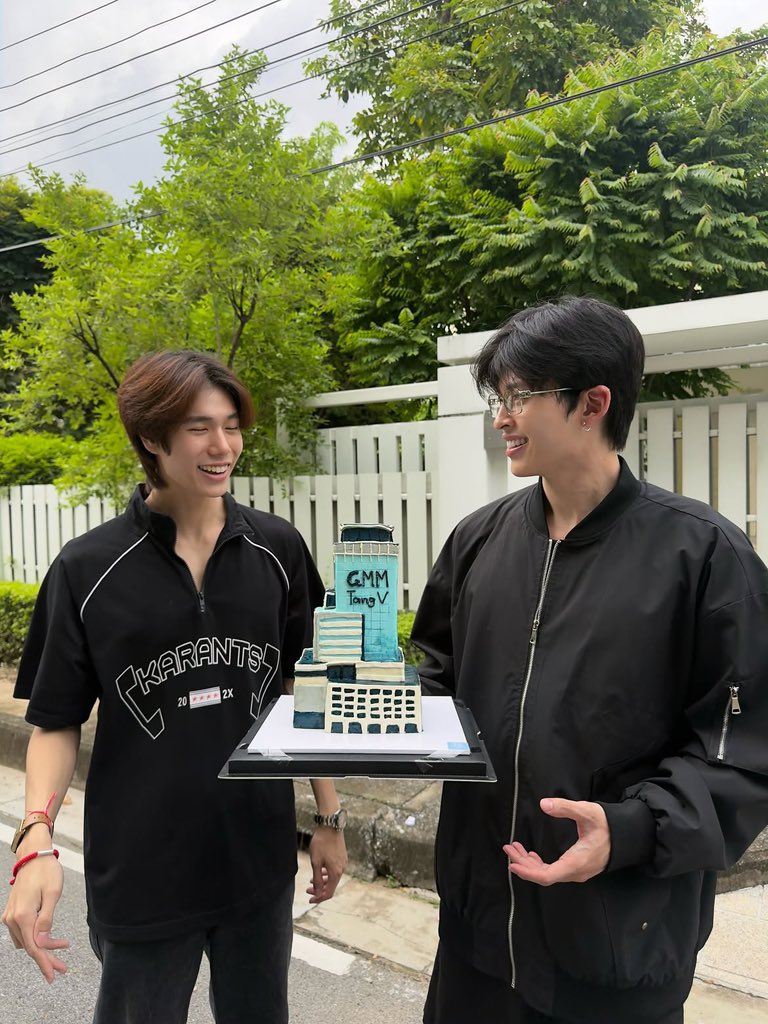 ppnaravit_home's tweet photo. IG update : @ppnaravit 

23🎂// Happy birthday @phuwintang 

OUR STAR PHUWIN 23rd

#23rdHoneyThePHUWINDay https://t.co/IdABj7ok7U
