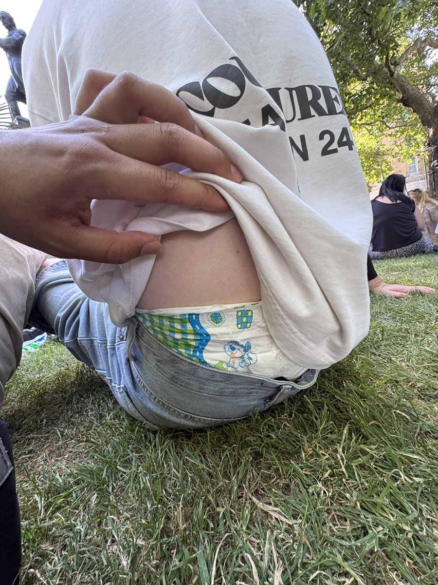 k1nkykiddo's tweet photo. Can you spot my paws 🐾

#abdl #abdlboy #diaperboy https://t.co/8YxV9FHhvb