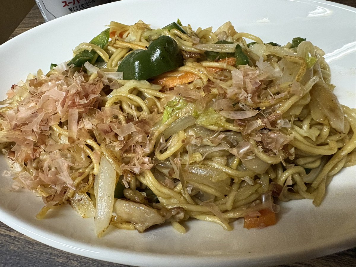 kitokaze2008's tweet photo. 明日は定休日なので
もう焼きそばでいいじゃないか https://t.co/G69BYE3uVu