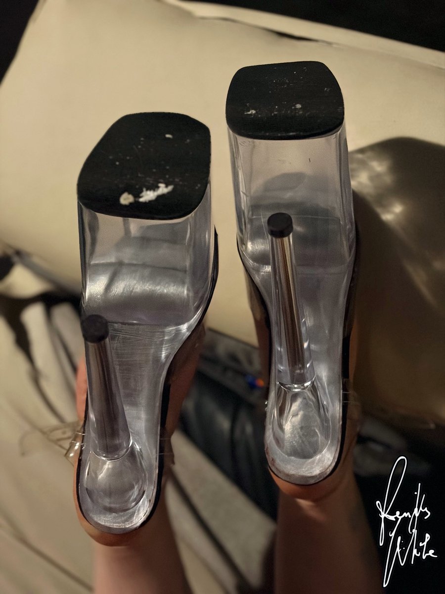 FeniksWhite's tweet photo. Clean your mistress’s shoes
#femdom #footfetish #shoefetish https://t.co/e6tcpYHoI8