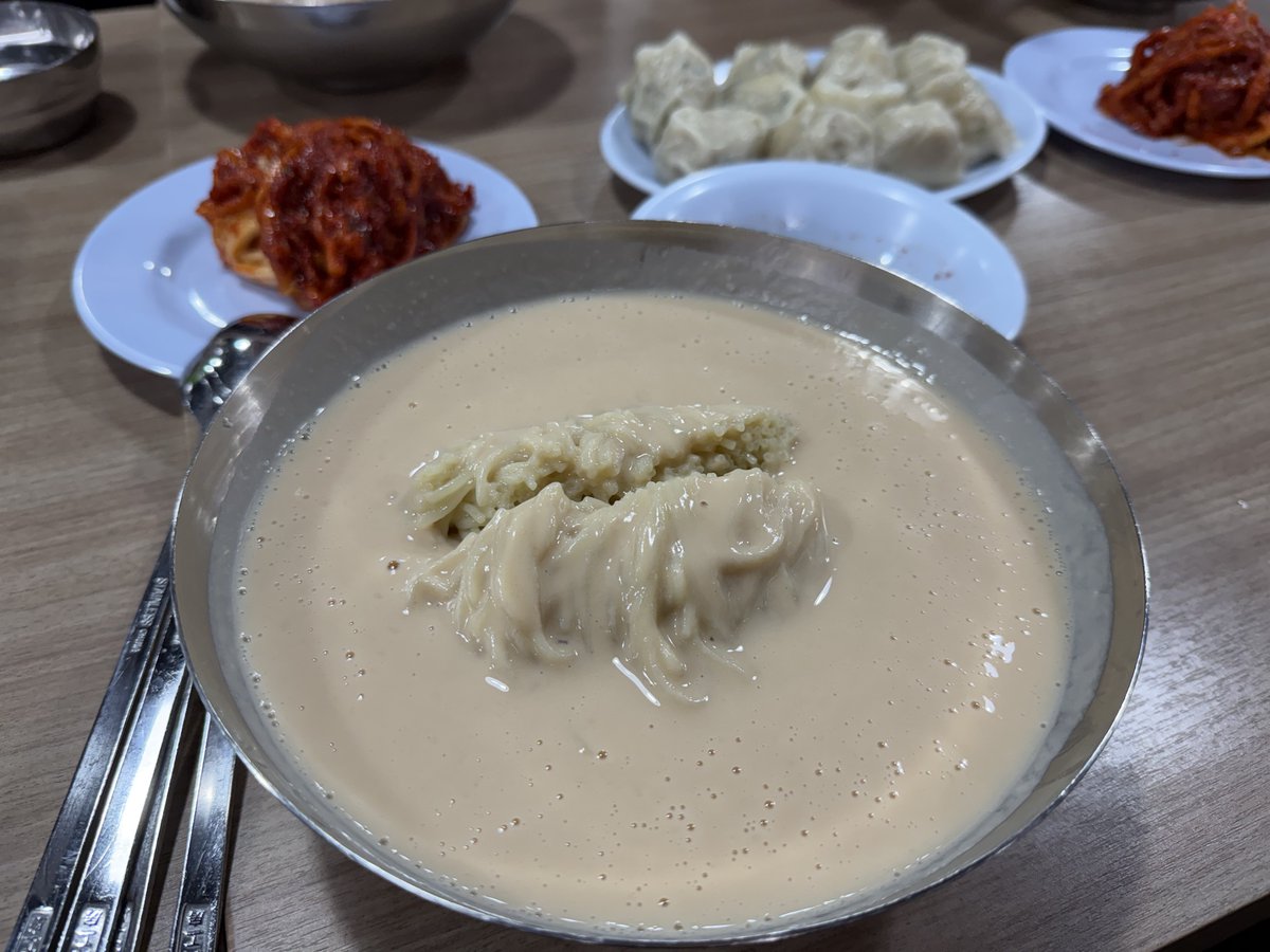 chi_8s's tweet photo. 韓国🇰🇷✈️
いっぱい食べた！ https://t.co/BnrkrfUVYQ