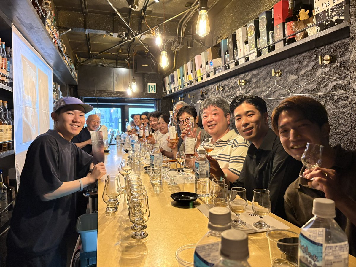 roppongi_ws's tweet photo. ��開催御礼・久住蒸溜所セミナー🥃】
本日開催の特別セミナー、1部・2部ともに満席となり大盛況のなか終了いたしました！

ご参加いただいた皆様の溢れるウイスキー愛、そして大分から熱い情熱と貴重な原酒を届けてくださった宇戸田代表、本当にありがとうございました！最高の1日でした✨
#久住蒸溜所 https://t.co/GbWW5evzcq