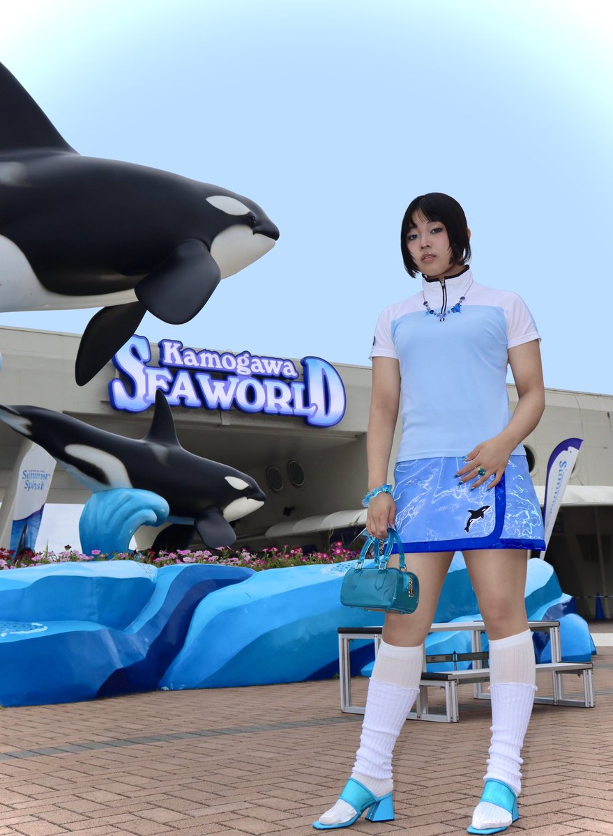 Gioac_404error's tweet photo. Frutiger aeroなコーデで鴨川シーワールド＆ホテルに旅行へ🐠
楽しみすぎて、シャチスカートとネックレス作った〜  全ての水槽が海の中に入った気分になれるくらい大きくて綺麗だった…!! https://t.co/IeCx64phXN