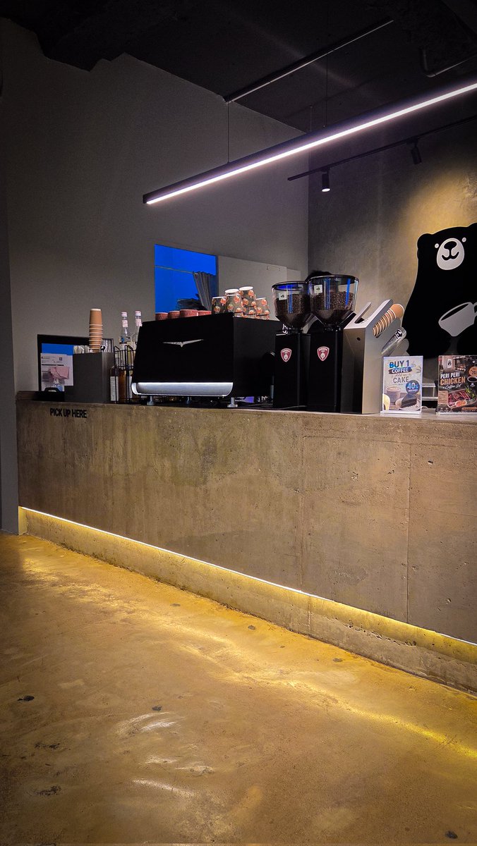 mae_thelostlamb's tweet photo. Just me, coffee, and the sound of rain☕🌧️

📍 Wisma Cosway
@petakopi_my
@ngopiss https://t.co/MYIRwF6A9i