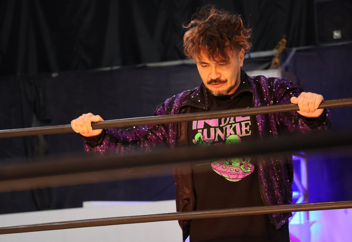 nk0010's tweet photo. 7/5(日) #2AW #レッドライン 興行

#真霜拳號 vs #今成夢人（ガンバレ☆プロレス）
会場でカード変更を知ったのですが
最初から殴って蹴って極めての
とてもいい試合だった
今成夢人は映像作家としては大好きだったけど
選手としても好きになった。
今度、ガンプロも見に行きたい。

#GanPro https://t.co/LUFUG0DdfK