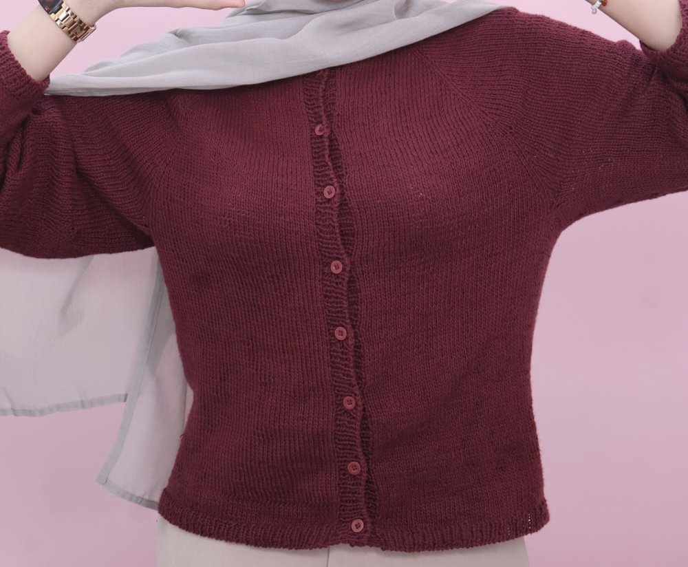 daisyduckdaisy_'s tweet photo. TAMAT.

Hasil knitting selama sebulan lebih, dari 27 May sampai tadi malam jam 22.24, tanggal 4 Juli.

OTSU BANGET. 

Super proud of it, super comfy, my first ever cardigan and i will wear it often. For sure.

Definitely not the best, but every flaw has a piece of me in it. https://t.co/HIHJPLAsp2