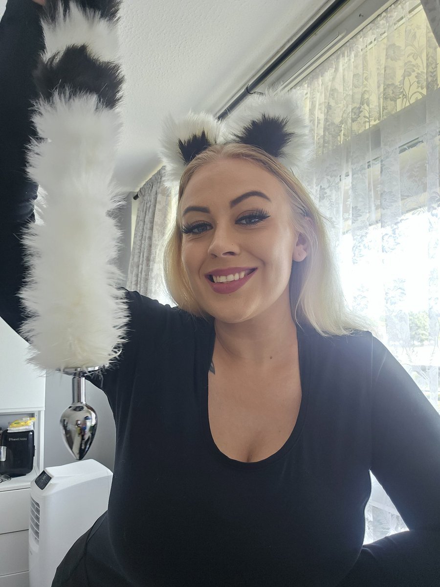 BlondeBratt69's tweet photo. lets play dress up bitch
you on all fours giving a nice meow https://t.co/VxR2HOu2rm