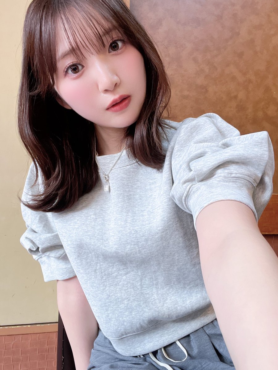 toyotamoe's tweet photo. #すりあく
ありがとうございました📚

リアル本読みいかがでしたでしょうか！

その場の空気や演出でリアルタイムでお芝居を変えていくのが出来て、楽しかったです🫶🏻
昼夜、役の雰囲気で衣装を変えてみました🎀1日に二役出来たのも嬉しかった😚✨ https://t.co/6dy9CqbRYo
