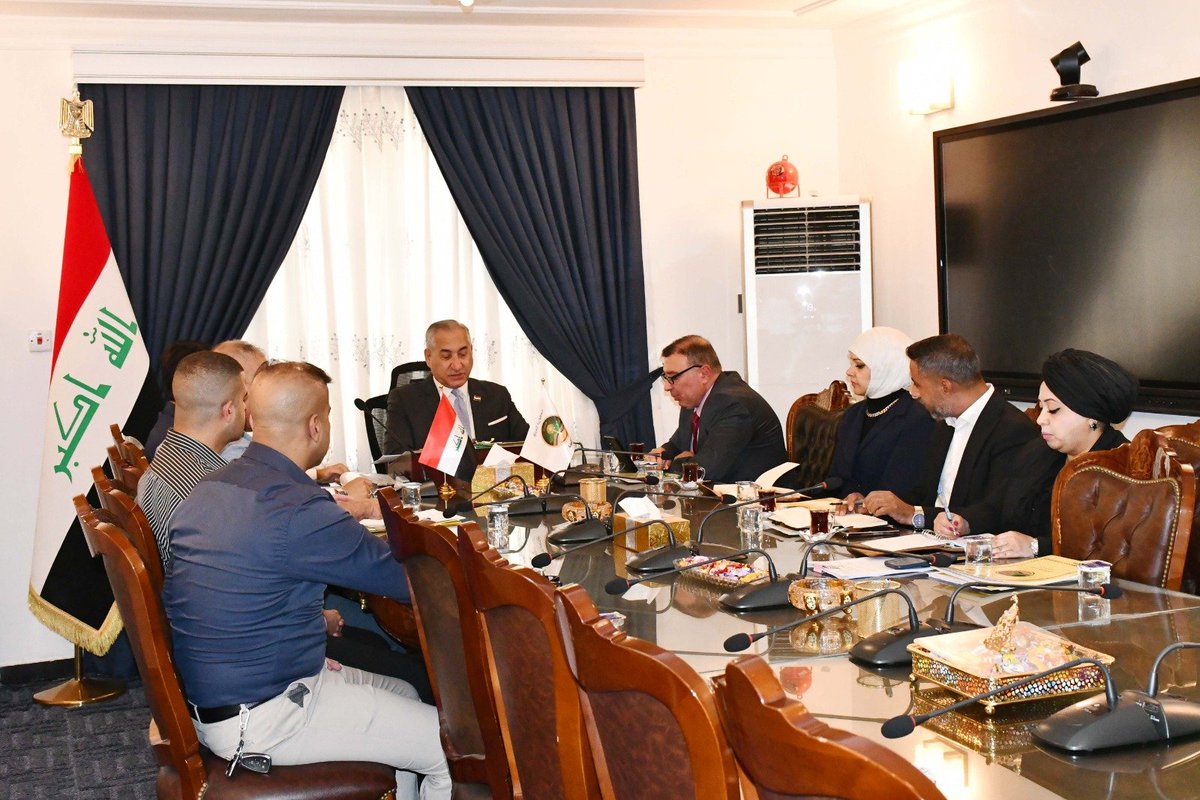 jasimenvfalahi's tweet photo. ترأس الدكتور جاسم الفلاحي الاجتماع الثاني لمبادرة البنك المركزي للطاقة المتجددة، لبحث حلول تسريع تمويل مشاريع الطاقة النظيفة دعماً لأولويات حكومة علي الزيدي وتوجيهات معالي وزيرة البيئة.
#العراق #وزارة_البيئة #الطاقة_المتجددة #خفض_الانبعاثات https://t.co/hsSa4IKzpd