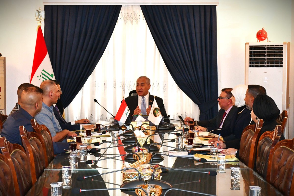 jasimenvfalahi's tweet photo. ترأس الدكتور جاسم الفلاحي الاجتماع الثاني لمبادرة البنك المركزي للطاقة المتجددة، لبحث حلول تسريع تمويل مشاريع الطاقة النظيفة دعماً لأولويات حكومة علي الزيدي وتوجيهات معالي وزيرة البيئة.
#العراق #وزارة_البيئة #الطاقة_المتجددة #خفض_الانبعاثات https://t.co/hsSa4IKzpd