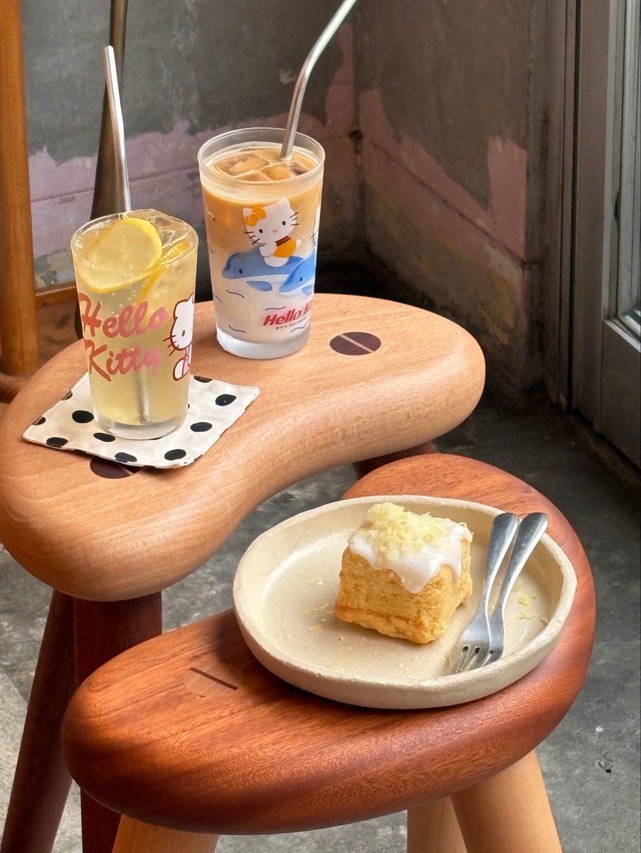 OOurday's tweet photo. 狂ったように韓国カフェを巡る私が東京で1番韓国に近いカフェおすすめは絶対にここ"daycoffee"☕️空間、味、店員さんの優しさ全部総合して大好きなお店、、新作のレモンケーキ絶品だった https://t.co/kP6uYIkXSJ