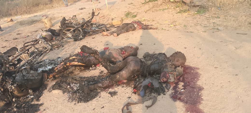 amluzayamo's tweet photo. @TwirwanehoMoise Oui ils ont planifié un genocide mais vous nous aviez jamais publié une photo ainsi , comme ce que vous faites sur la population civile à baraka 

N’oublie pas que tout se paie ici bas car vos vies sont plus précieuses que ceux des autres congolais … https://t.co/hf3SCftpkI