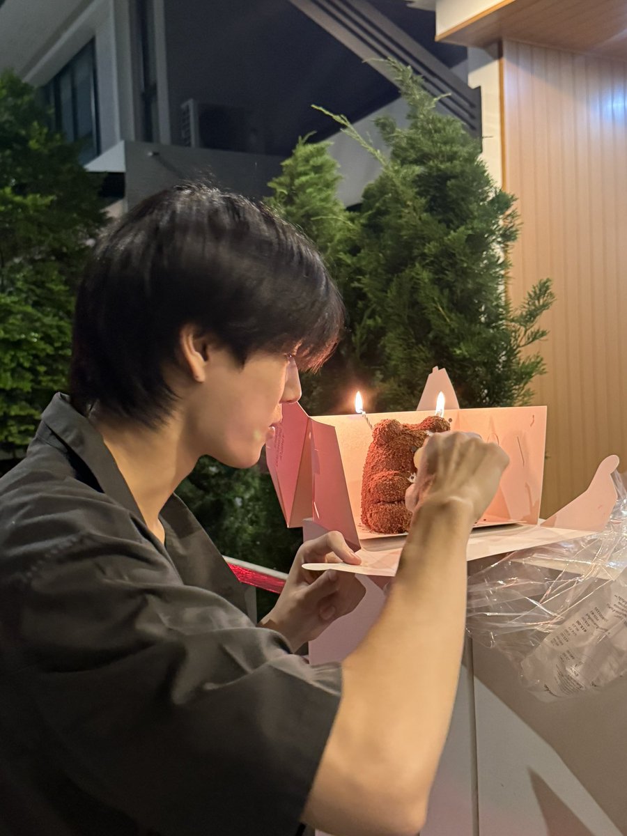 ppw0102's tweet photo. แล้วจากที่พวกนางเคยพูดเอาไว้ตอนไป dear myself ว่าบ้านสองคนอยู่ไกลกันมากๆ คุณปอนด์อยู่บางพลี น้องภูวินอยู่แถววัชรพล แล้วมีคนขับรถไปแฮปกันถึงหน้าบ้านทั้งสองคนเลยอะ เราเรียกสิ่งนี้ว่าความรัก พ่อแม่ของเราจริงๆอะ https://t.co/CQiRCUFsc7