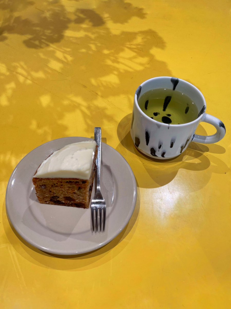 PyxisSweets's tweet photo. 意識高すぎない意識高い系カフェ。

仕事の合間に。
キャロットケーキとミントティー。

#marked渋谷 https://t.co/nBXOlPIX30