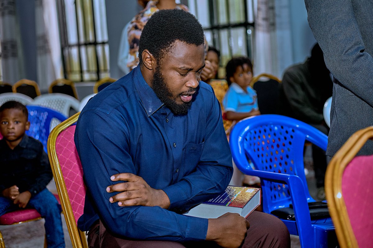 EphiRDCongo's tweet photo. LA GRÂCE DE DIEU
2 déclencheurs de la grâce :
1) Un cœur bon et généreux :Dieu honore ceux qui font le bien et servent les autres (Gal 6:9-10 ; Gen 18 ;2 Rois 4)
2) La prière : Une prière sincère peut changer une situation, briser les chaînes et ouvrir des portesActes 12 ; 1 Sam1 https://t.co/nvTnk0aNyb