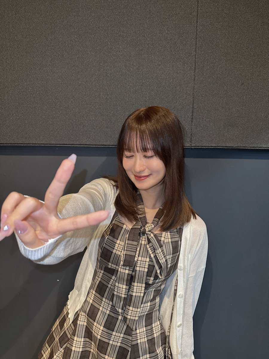 iori831_hkt48's tweet photo. オンラインお話し会ありがとうございました！
当日券もあった中、全完売とっても嬉しかったです☺︎
みんなにたくさんパワーを貰えた分、次は私がパワーを送ります~🌻 https://t.co/B6JoHdw8WH