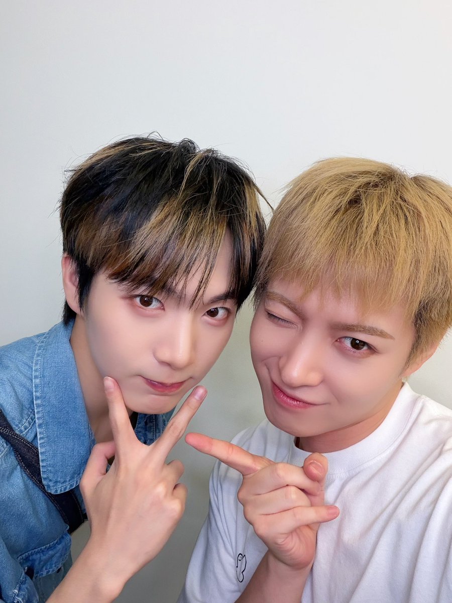 OmegaX_official's tweet photo. [📸]

2026 Kooky x OMEGA X COMEBACK PROJECT
[UNCAPPED] 발매 기념 Video Call EVENT 완료 💟

FOR X 여러분의 사랑과 응원 덕분에 무사히 발매될 수 있었던 이번 앨범!
오늘 Video Call 이벤트도 행복하게 잘 마무리하였습니다 👊

언제나 고마운 우리 포애기들, 다음 주도 화이팅해요 ‼️

#OMEGA_X #오메가엑스 #UNCAPPED #언캡트